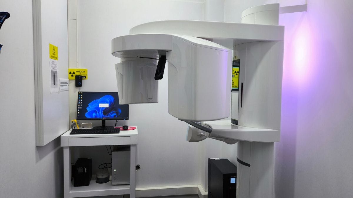 Sakarya Elbirlik Diş Polikliniği bünyesinde bulunan 3D Dental Tomografi (CBCT) ve panoramik röntgen cihazı